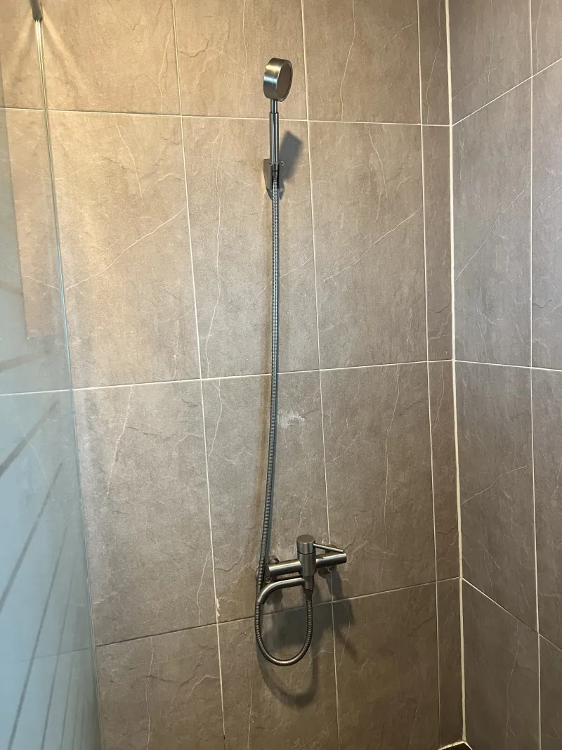 [Guro, Seoul] Room 701. 5 mins from Oryu-dong Station. Spacious 3-bedroom. 2 bathrooms. Max. 8 guests. 6 beds 15