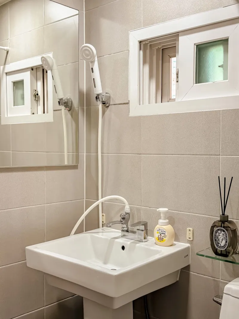 [Mapo, Seoul] 1-minute walk from Gwangheungchang Station, 10 minutes to Hongdae, Hapjeong, and Mangwon, 3 minutes to Itaewon and Yeouido 28