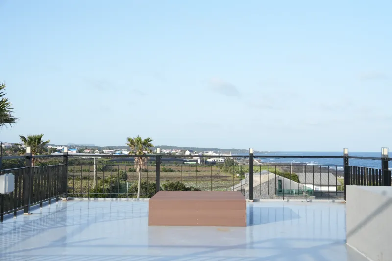 [Seongsan, Seogwipo][East Jeju] Penthouse Vibes / Private Ocean View / Elevator Available / Exclusive 3rd Floor 40