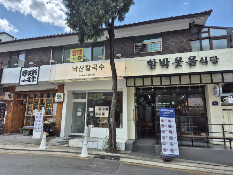 [Jongno, Seoul] 5 minutes from Hyehwa Station, 10 minutes from Seoul National University Hospital / Fully remodeled 22