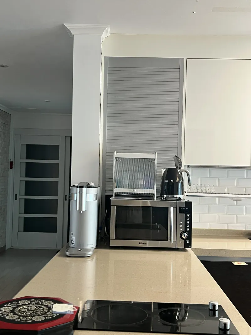 [Guro, Seoul] Room 701. 5 mins from Oryu-dong Station. Spacious 3-bedroom. 2 bathrooms. Max. 8 guests. 6 beds 31