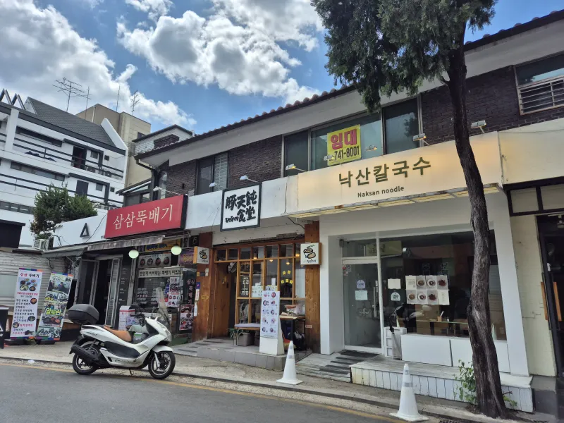 [Jongno, Seoul] 5 minutes from Hyehwa Station, 10 minutes from Seoul National University Hospital / Fully remodeled 21