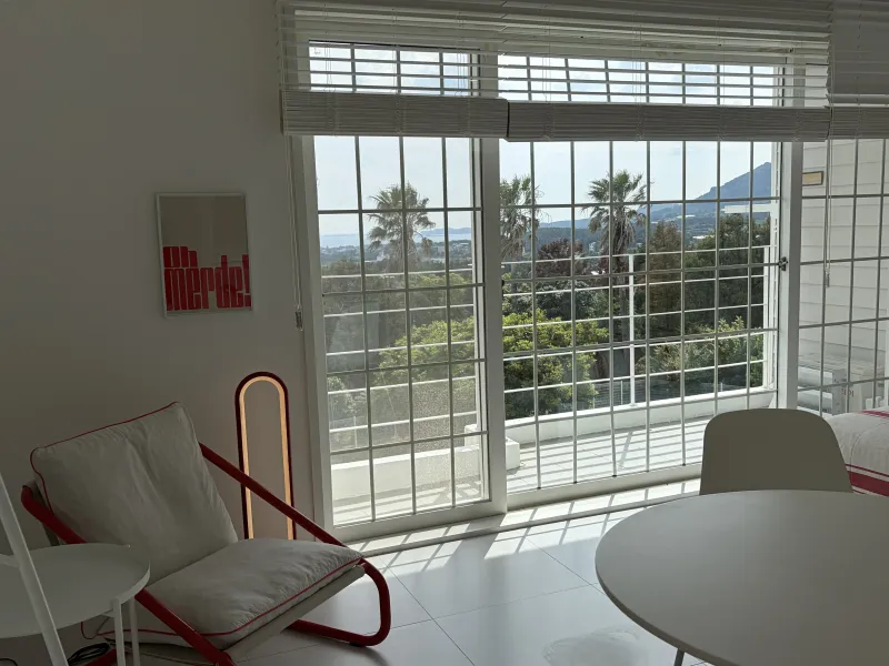 [Saekdal-dong, Seogwipo] South-facing floor-to-ceiling windows with ocean view, convenient location for travel, Building A, 3rd floor studio 8