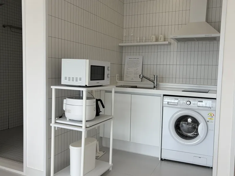 [Saekdal-dong, Seogwipo] South-facing floor-to-ceiling windows with ocean view, convenient location for travel, Building A, 3rd floor studio 16
