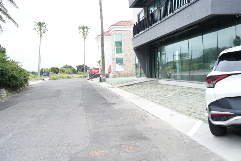[Seongsan, Seogwipo][East Jeju] Penthouse Vibes / Private Ocean View / Elevator Available / Exclusive 3rd Floor 39