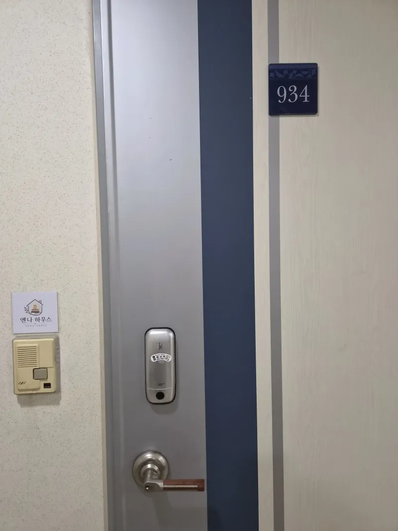 [Mapo, Seoul] Officetel in a prime location, 1-minute walk from Sinchon Station 9