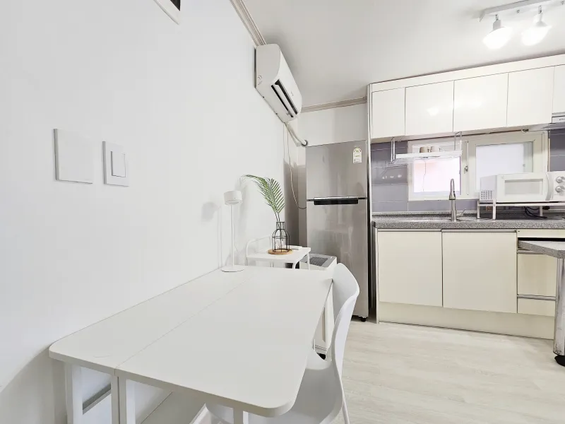 [Mapo, Seoul] 5 minutes from Hongik University, separate kitchen, neat studio 19
