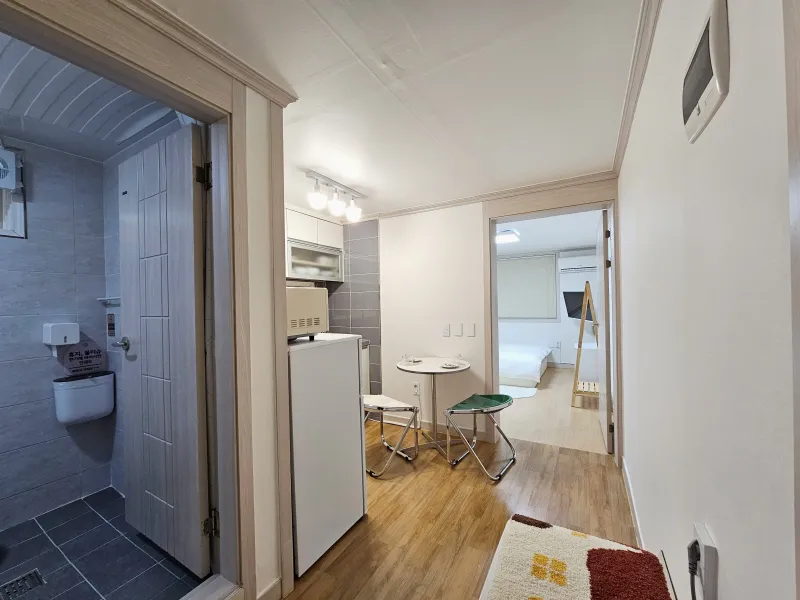 [Mapo, Seoul] 5 minutes from Hongik University, separate kitchen, neat studio 34