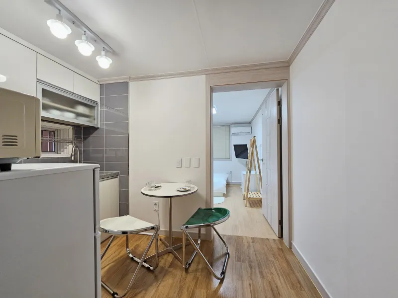 [Mapo, Seoul] 5 minutes from Hongik University, separate kitchen, neat studio 30