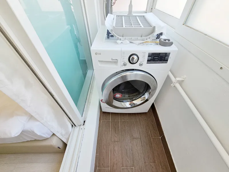 [Mapo, Seoul] 5 minutes from Hongik University, separate kitchen, neat studio 15