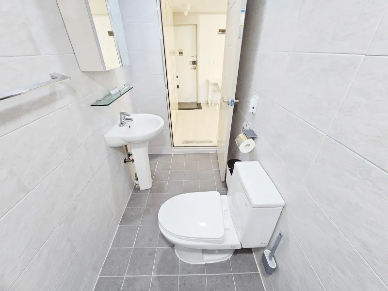 [Mapo, Seoul] 5 minutes from Hongik University, separate kitchen, neat studio 12
