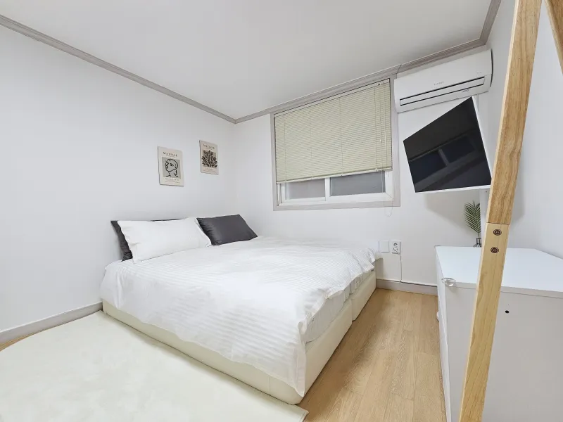 [Mapo, Seoul] 5 minutes from Hongik University, separate kitchen, neat studio 6