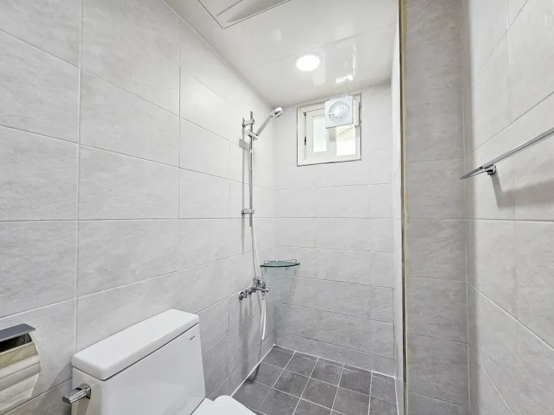 [Mapo, Seoul] 5 minutes from Hongik University, separate kitchen, neat studio 13