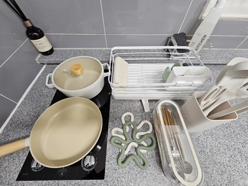 [Mapo, Seoul] 5 minutes from Hongik University, separate kitchen, neat studio 27