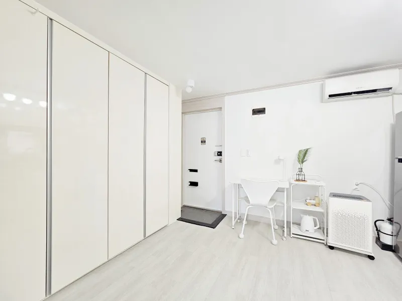 [Mapo, Seoul] 5 minutes from Hongik University, separate kitchen, neat studio 26