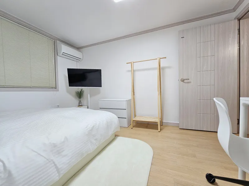 [Mapo, Seoul] 5 minutes from Hongik University, separate kitchen, neat studio 15