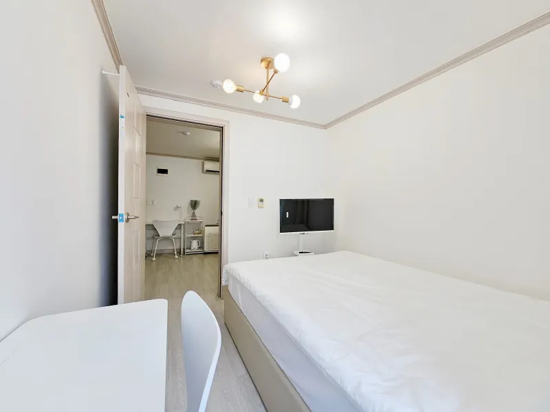 [Mapo, Seoul] 5 minutes from Hongik University, separate kitchen, neat studio 2