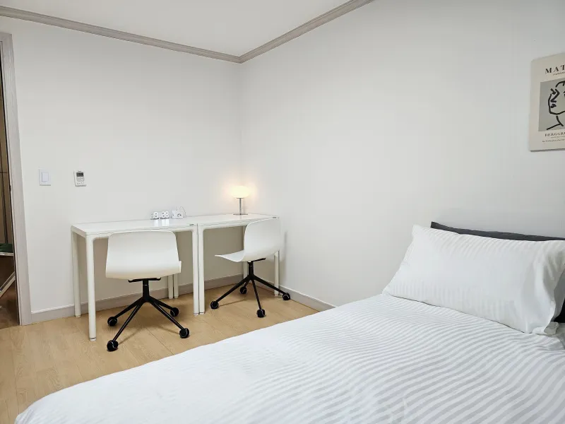 [Mapo, Seoul] 5 minutes from Hongik University, separate kitchen, neat studio 10