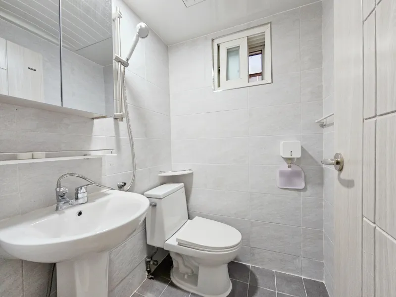 [Mapo, Seoul] 5 minutes from Hongik University, separate kitchen, neat studio 24