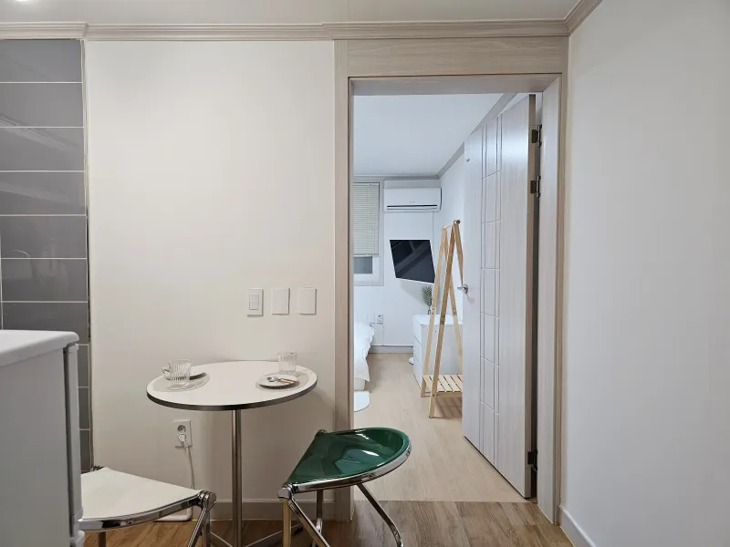 [Mapo, Seoul] 5 minutes from Hongik University, separate kitchen, neat studio 29