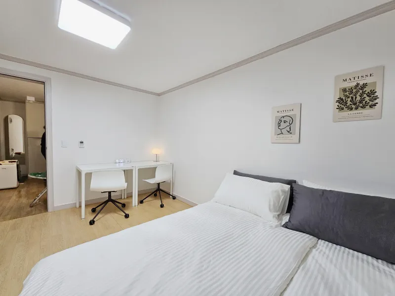 [Mapo, Seoul] 5 minutes from Hongik University, separate kitchen, neat studio 16