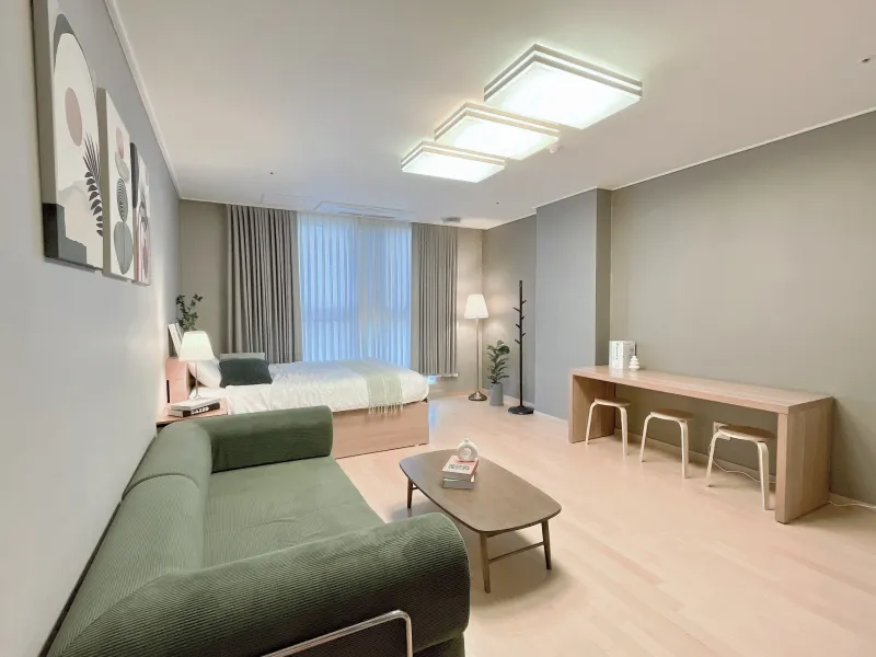 [Mapo, Seoul] Hongik University Commute Area / On-site Security / Max 5 People / Long-term Stays Welcome / Fully Furnished 2