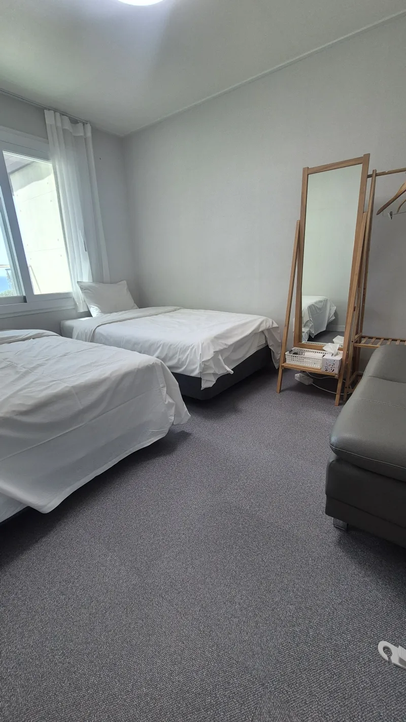 [Bomok-dong, Seogwipo] Bomok Ocean View Room 204 #JeongbangWaterfall #CheonjiyeonWaterfall #Saeyeongyo 2