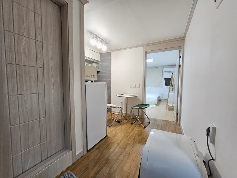 [Mapo, Seoul] 5 minutes from Hongik University, separate kitchen, neat studio 31