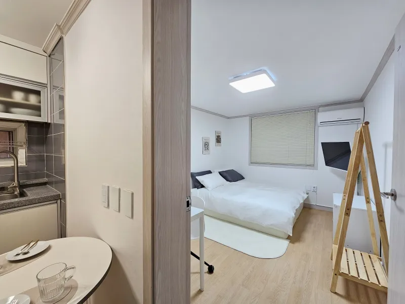 [Mapo, Seoul] 5 minutes from Hongik University, separate kitchen, neat studio 3