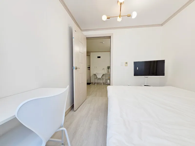 [Mapo, Seoul] 5 minutes from Hongik University, separate kitchen, neat studio 3