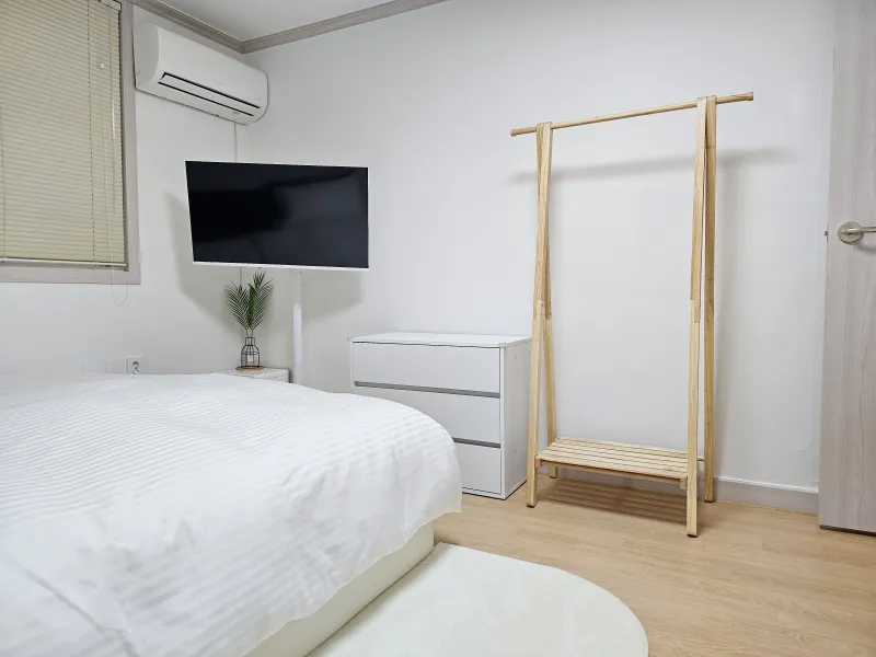 [Mapo, Seoul] 5 minutes from Hongik University, separate kitchen, neat studio 12