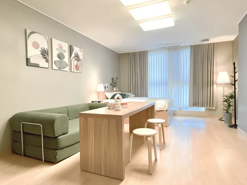 [Mapo, Seoul] Hongik University Commute Area / On-site Security / Max 5 People / Long-term Stays Welcome / Fully Furnished 3
