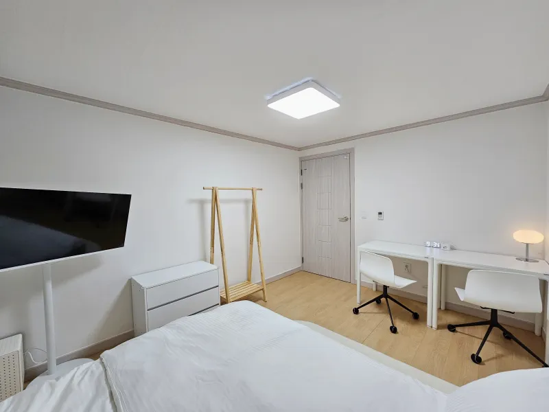 [Mapo, Seoul] 5 minutes from Hongik University, separate kitchen, neat studio 17