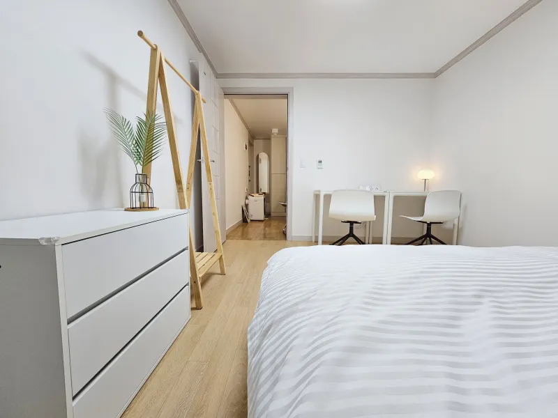 [Mapo, Seoul] 5 minutes from Hongik University, separate kitchen, neat studio 2