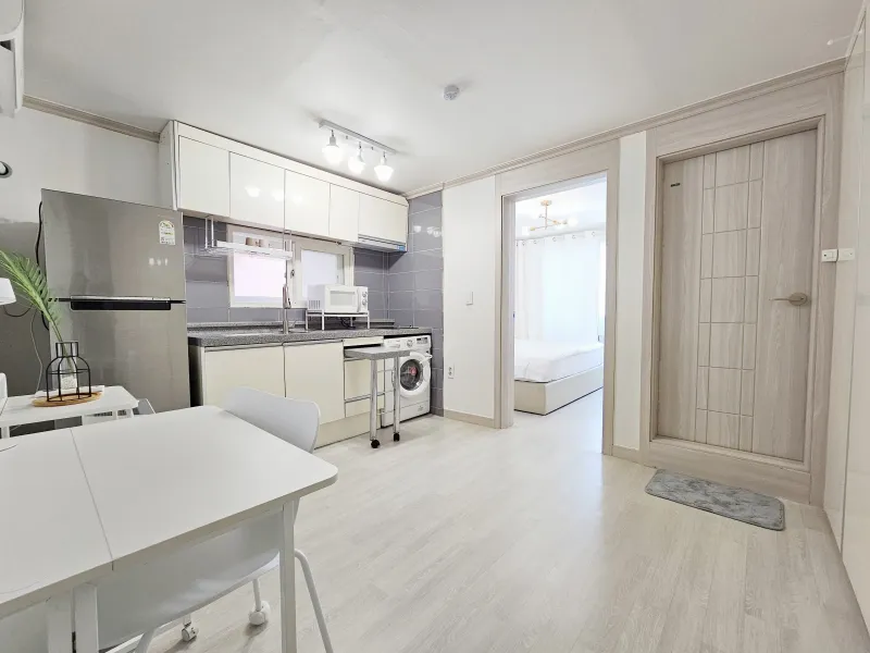 [Mapo, Seoul] 5 minutes from Hongik University, separate kitchen, neat studio 20