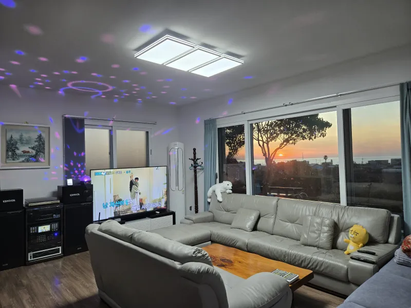 [Aewol, Jeju] Independent accommodation with a large garden and swimming pool overlooking the Gwakji Sea 17