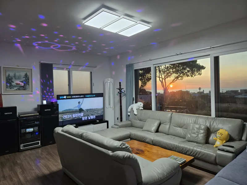 [Aewol, Jeju] Independent accommodation with a large garden and swimming pool overlooking the Gwakji Sea 20