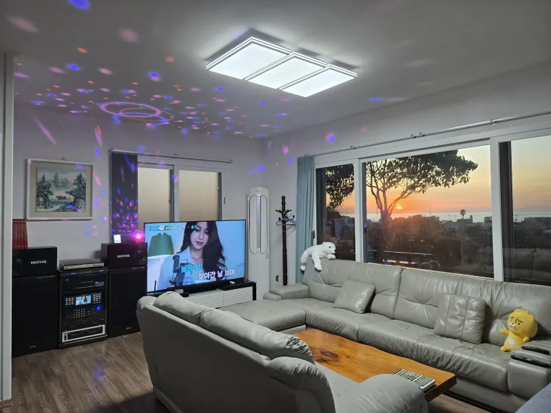 [Aewol, Jeju] Independent accommodation with a large garden and swimming pool overlooking the Gwakji Sea 21