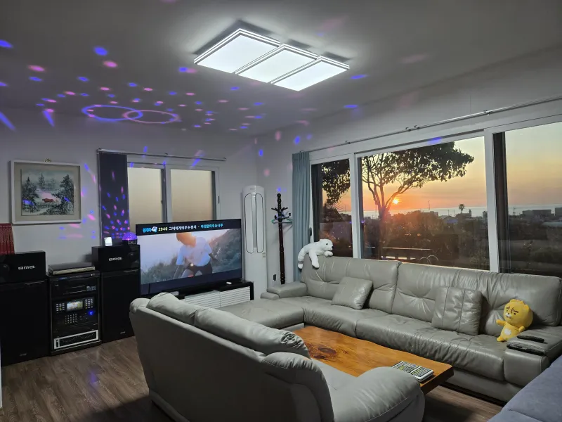 [Aewol, Jeju] Independent accommodation with a large garden and swimming pool overlooking the Gwakji Sea 19