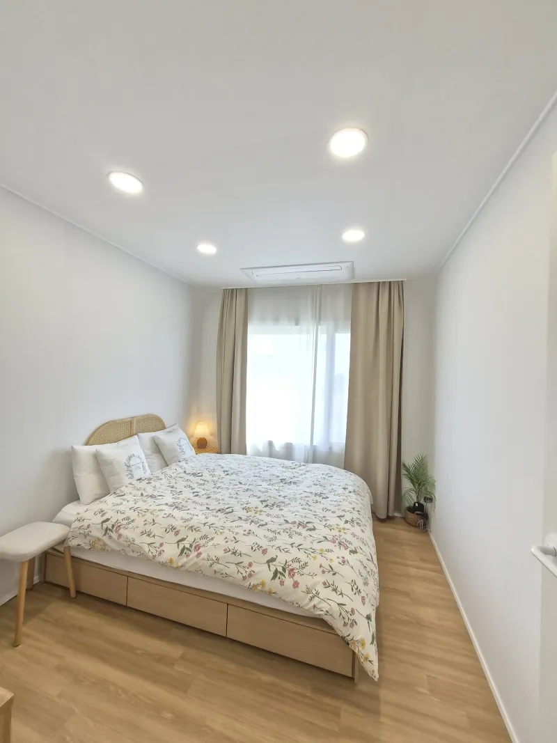 [Daejeong, Seogwipo] Outdoor Jacuzzi / Family Pension / Two-Room / Standard for 4 / Lawn Yard / BBQ Available 2