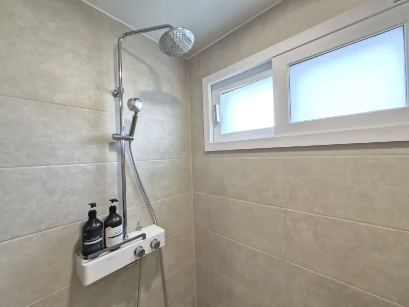 [Daejeong, Seogwipo] Outdoor Jacuzzi / Family Pension / Two-Room / Standard for 4 / Lawn Yard / BBQ Available 11