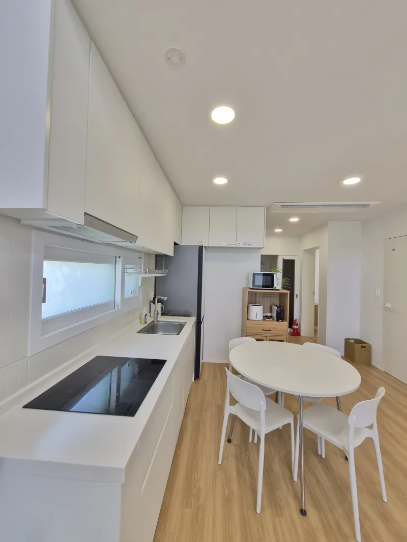 [Daejeong, Seogwipo] Outdoor Jacuzzi / Family Pension / Two-Room / Standard for 4 / Lawn Yard / BBQ Available 17