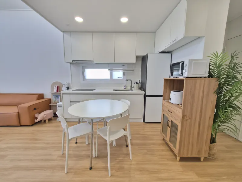 [Daejeong, Seogwipo] Outdoor Jacuzzi / Family Pension / Two-Room / Standard for 4 / Lawn Yard / BBQ Available 16