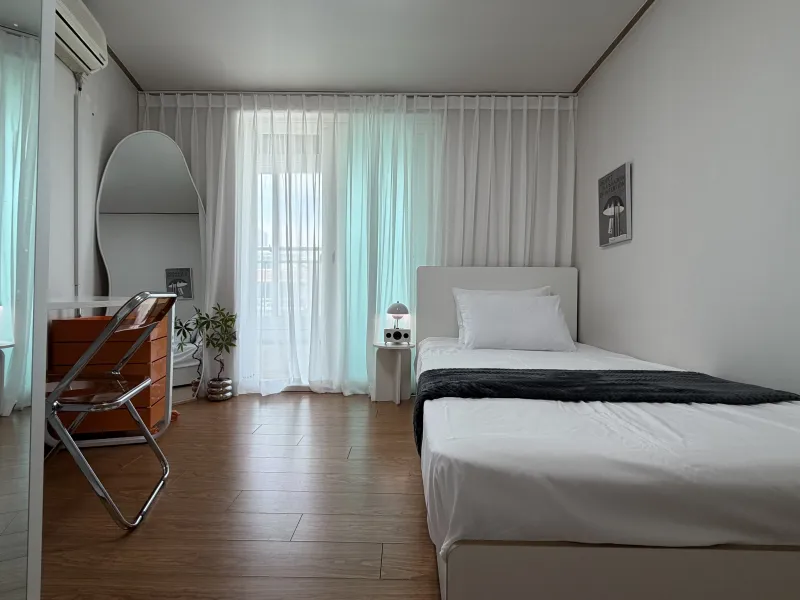 [Mapo, Seoul] Hongdae Station Area Double Room with Newly Renovated 53 3