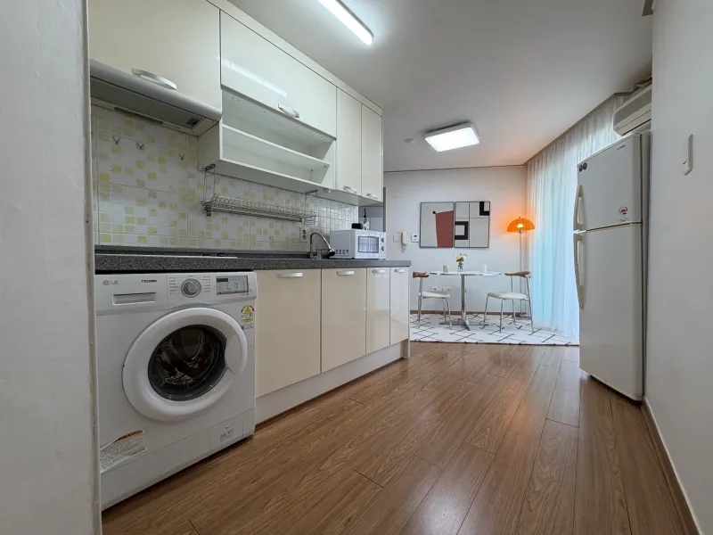 [Mapo, Seoul] Hongdae Station Area Double Room with Newly Renovated 53 11