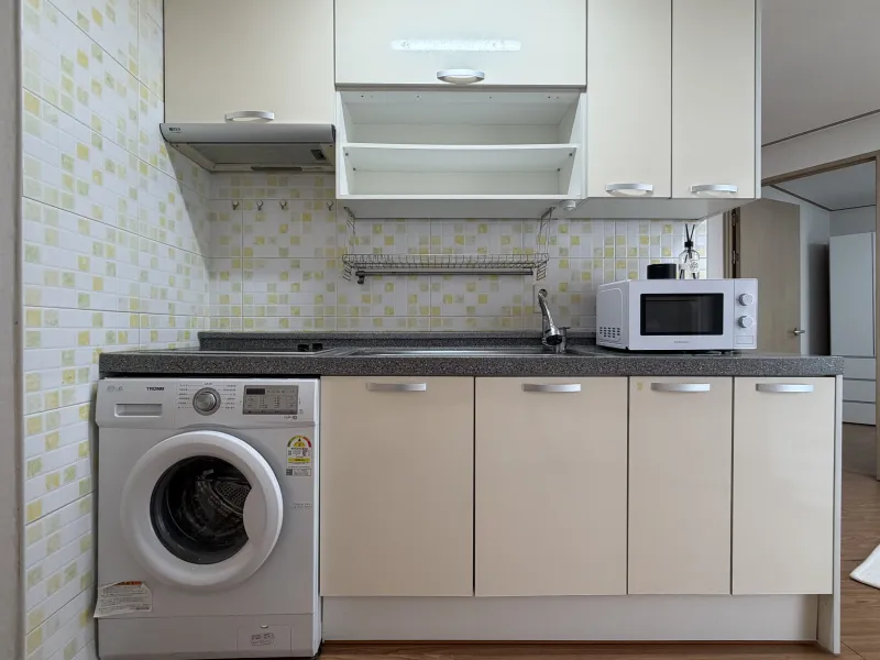 [Mapo, Seoul] Hongdae Station Area Double Room with Newly Renovated 53 12