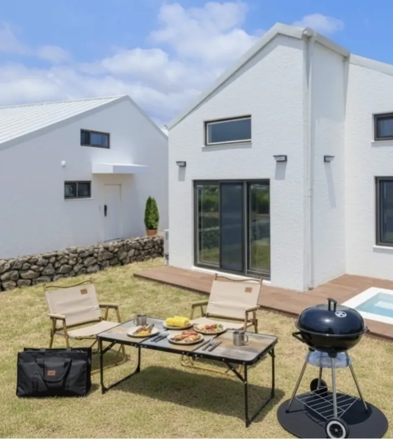[Daejeong, Seogwipo] Outdoor Jacuzzi / Family Pension / Two-Room / Standard for 4 / Lawn Yard / BBQ Available 26