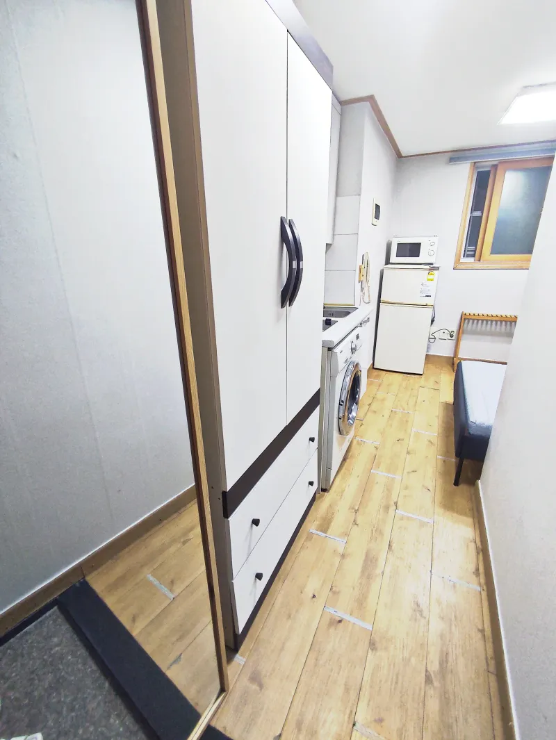 [Gwanak, Seoul] 8-minute walk from Sillim Station and Dangok Station. 3
