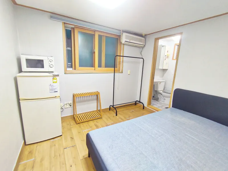 [Gwanak, Seoul] 8-minute walk from Sillim Station and Dangok Station. 2