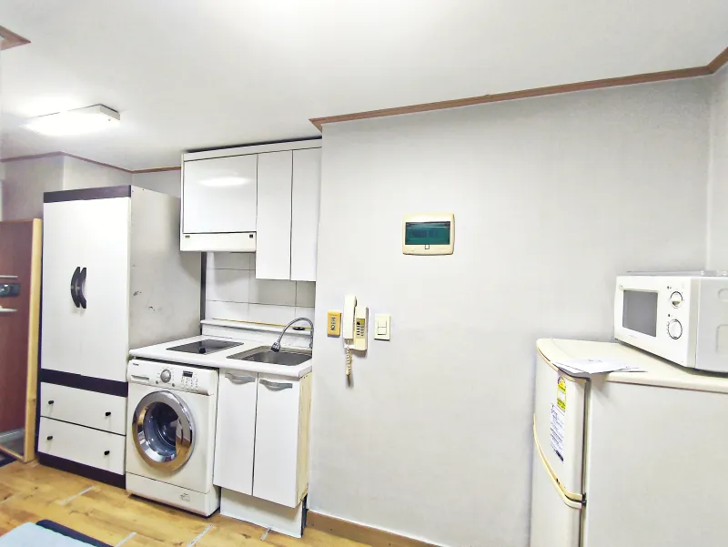 [Gwanak, Seoul] 8-minute walk from Sillim Station and Dangok Station. 7